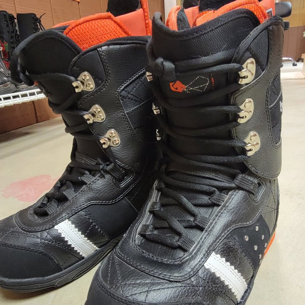 Women Burton snowboard boots